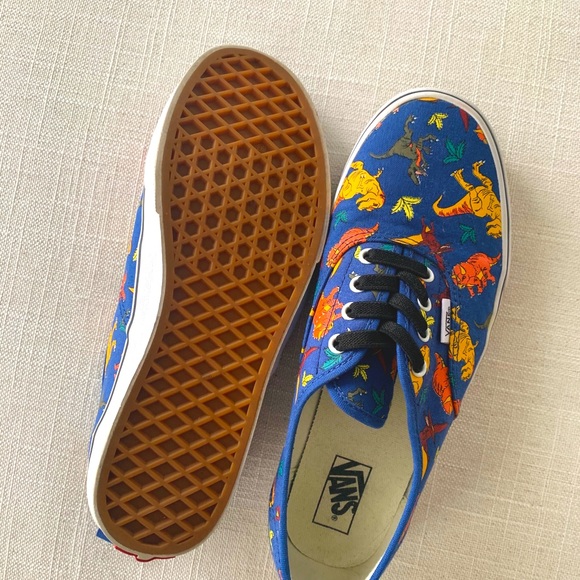 Dinosaur Vans - Picture 4 of 4